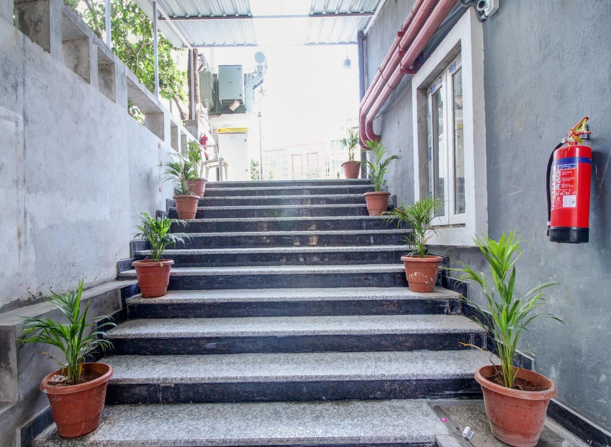 Super Townhouse Rcc Majestic 397 Lb Nagar Ξενοδοχείο Χιντεραμπάντ Εξωτερικό φωτογραφία